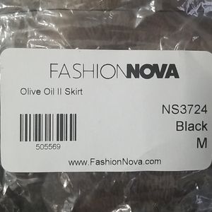 Fashion Nova "Olive oil ll skirt"  size M. BLACK